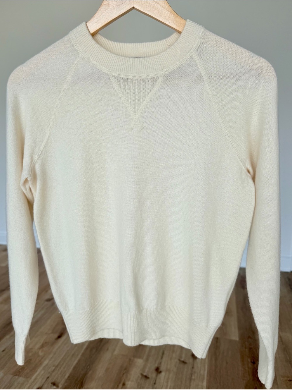NWOT Everlane 100% Cashmere Crewneck Sweater Ivory Cream XS Lightweight Luxury